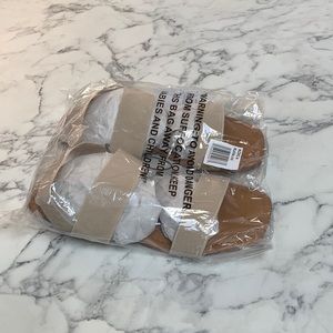 SO Durango woman’s elastic two band sandals, size 9